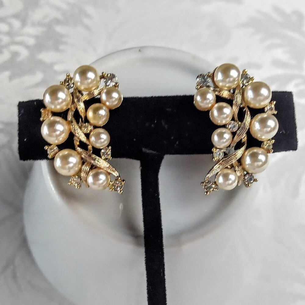 Vintage Lisner Pearl Crystal Gold Clip Earrings